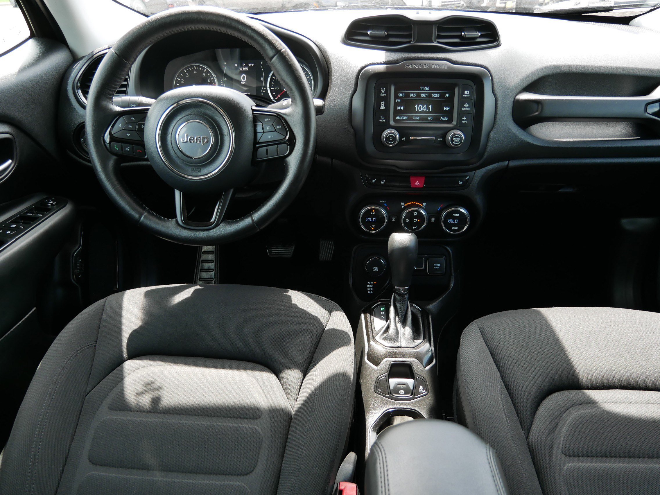 Used 2016 Jeep Renegade Latitude AWD/4WD image 10
