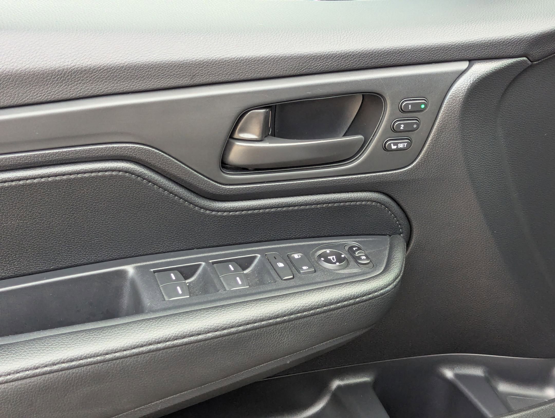 Used 2025 Honda Odyssey Sport-L image 12