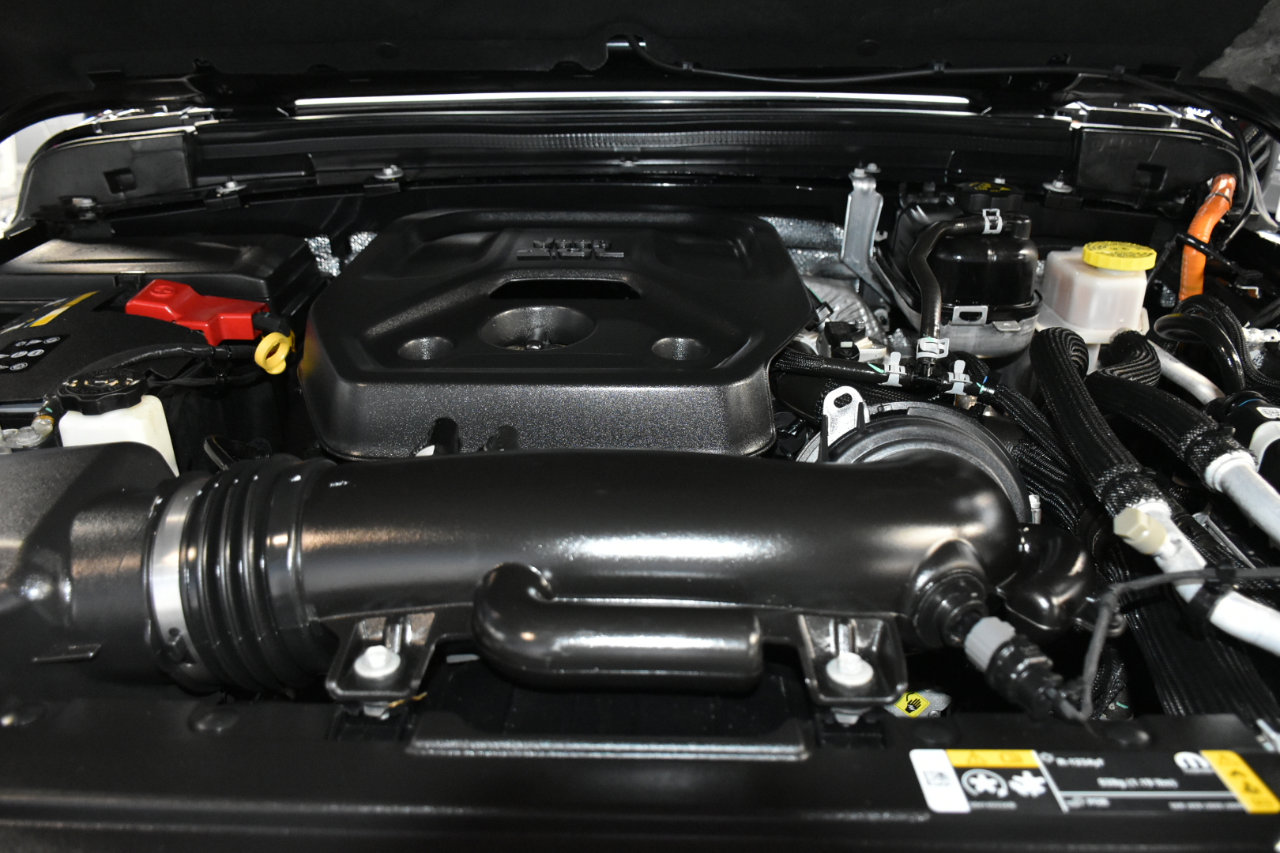 Used 2024 Jeep Wrangler Unlimited Sahara w/ Technology Group image 20