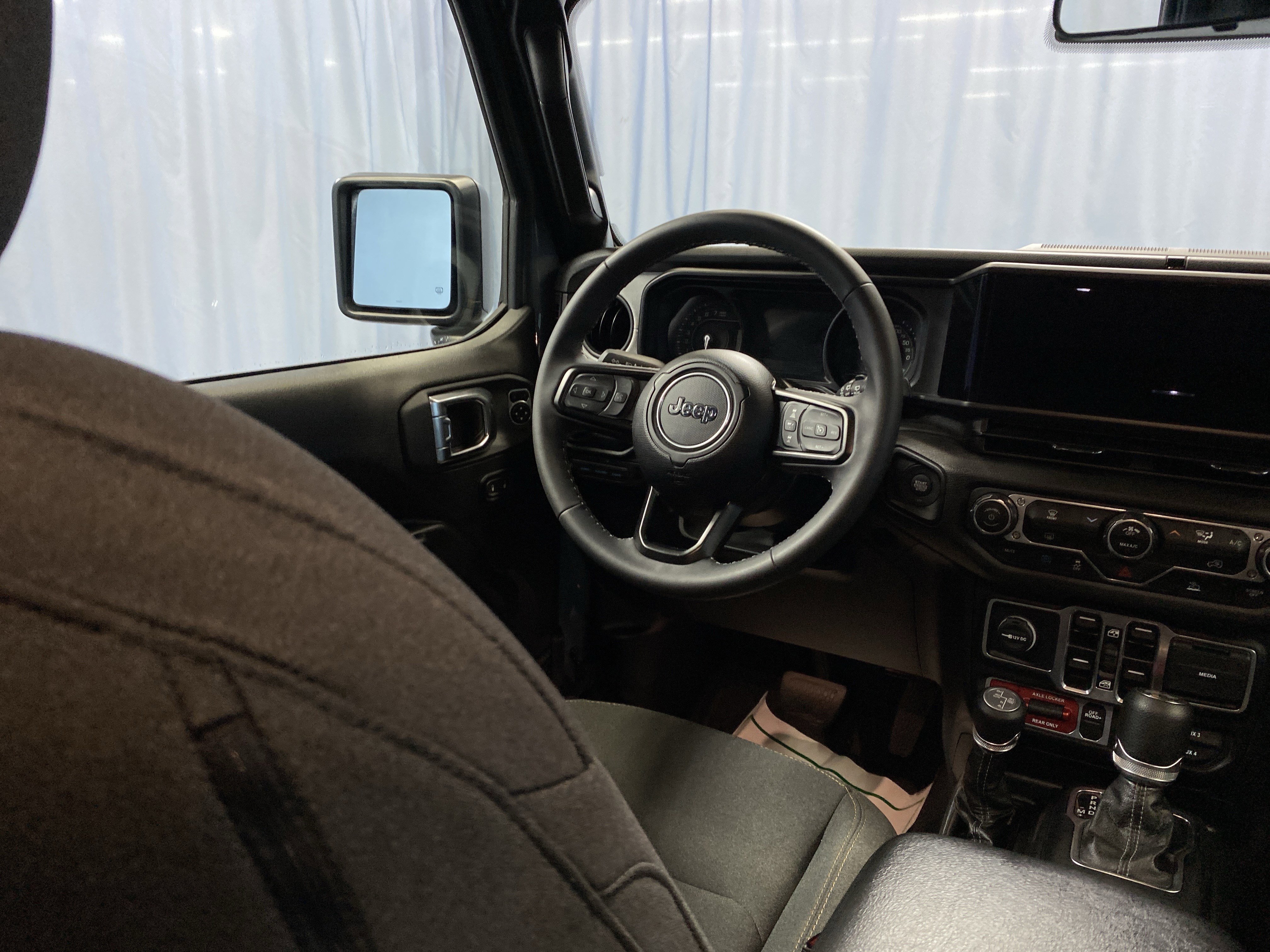 Certified 2025 Jeep Wrangler Willys image 40