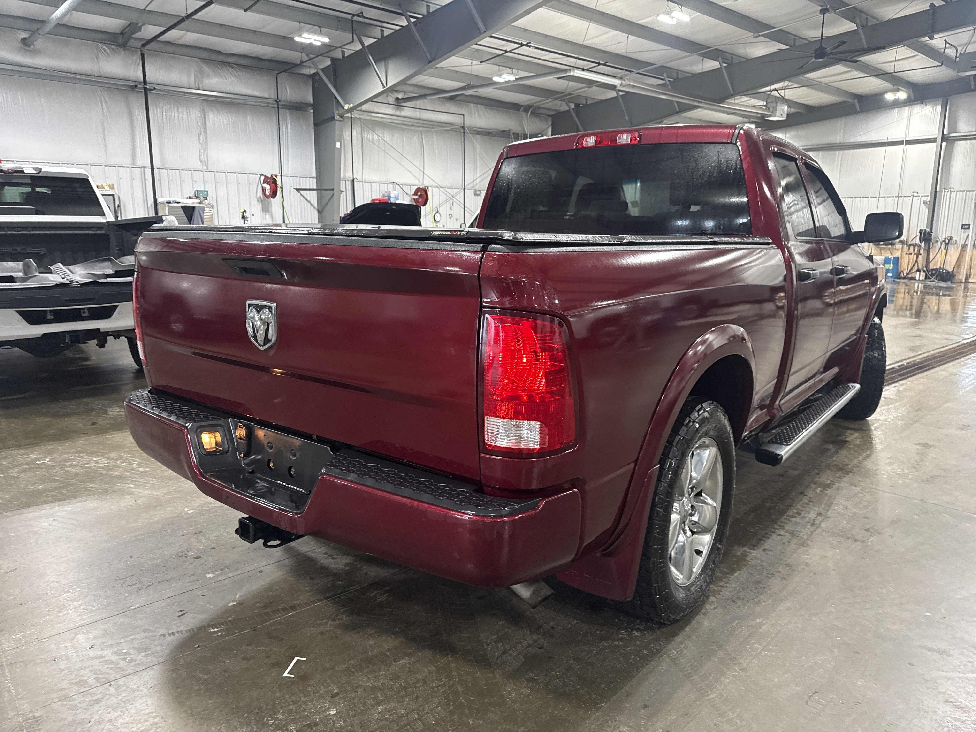 Used 2019 RAM 1500 Express AWD/4WD image 3