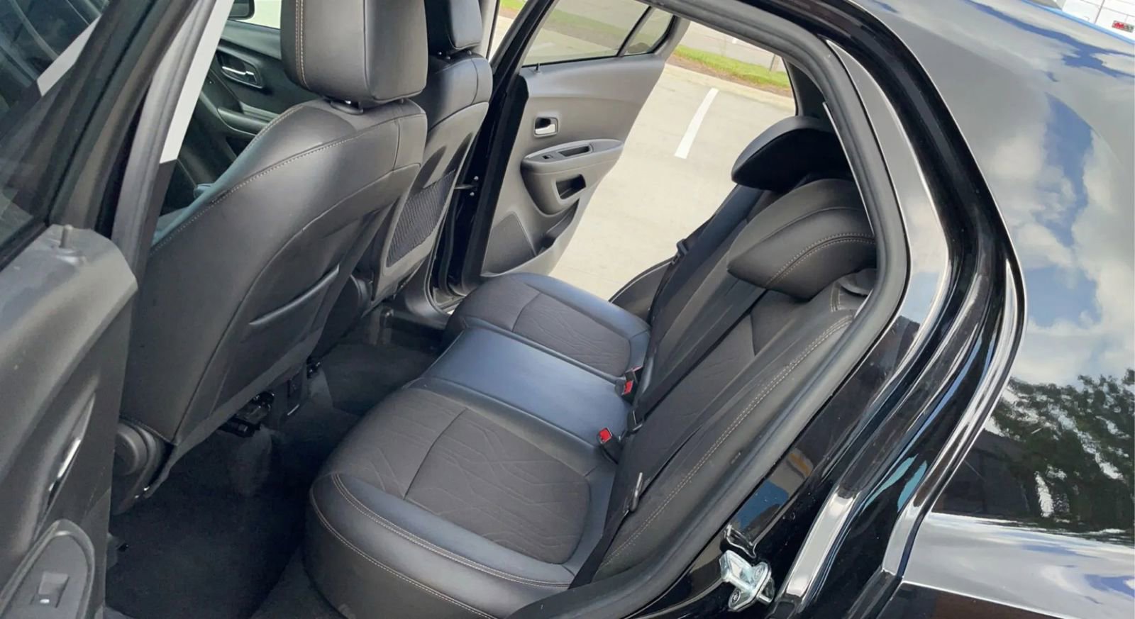 Used 2021 Chevrolet Trax LT w/ LT Convenience Package image 10