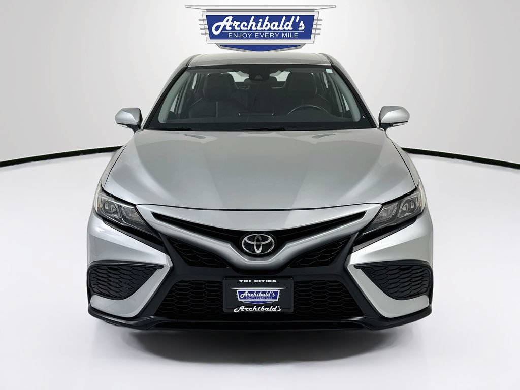 Used 2024 Toyota Camry SE FWD image 2