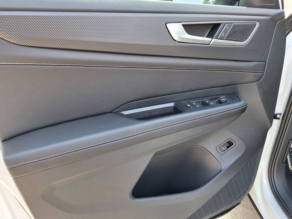 New 2026 Volkswagen Atlas Cross Sport SEL R-Line image 17