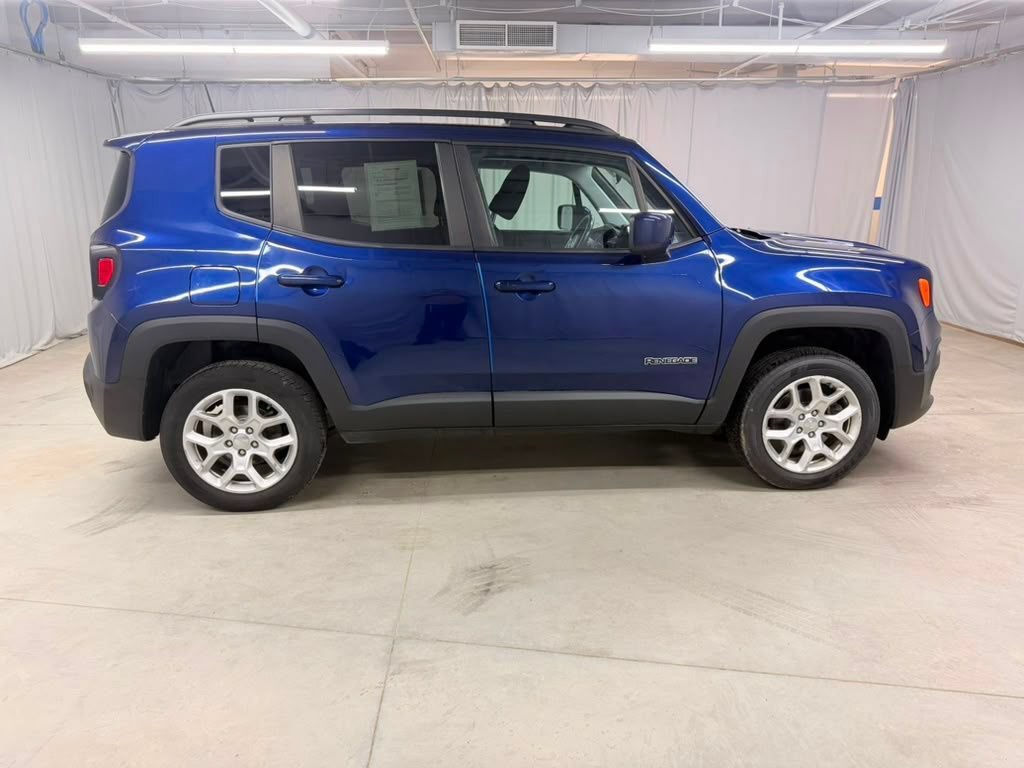 Used 2018 Jeep Renegade Latitude w/ Cold Weather Group AWD/4WD image 13