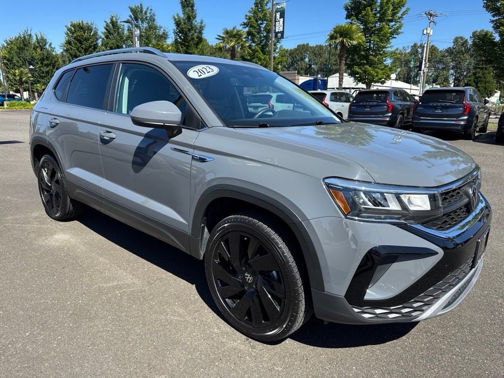Used 2023 Volkswagen Taos SE w/ Panoramic Sunroof Package AWD/4WD image 8