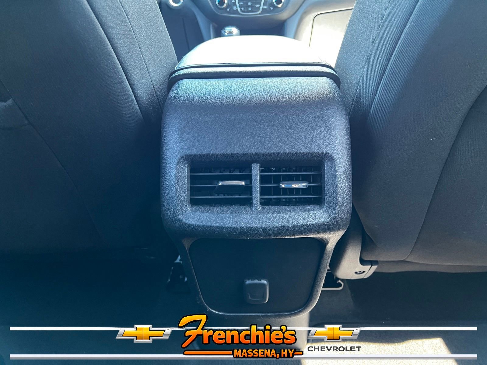 Used 2018 Chevrolet Equinox LT AWD/4WD image 9