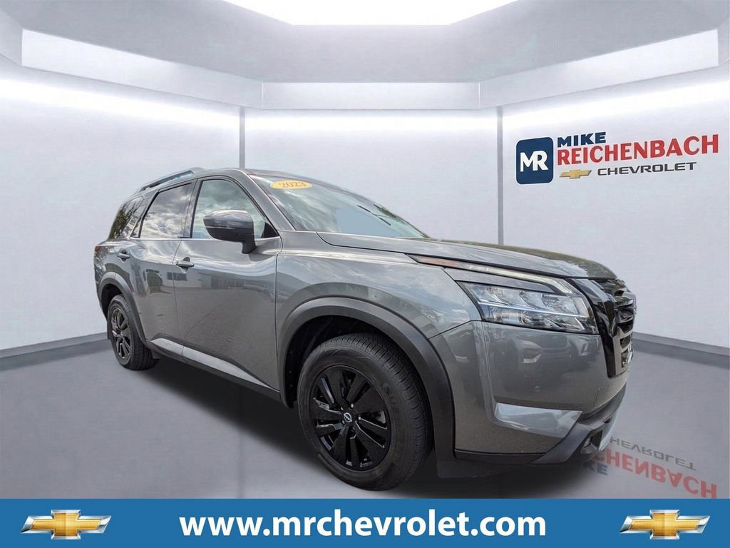 Used 2023 Nissan Pathfinder SL image 1