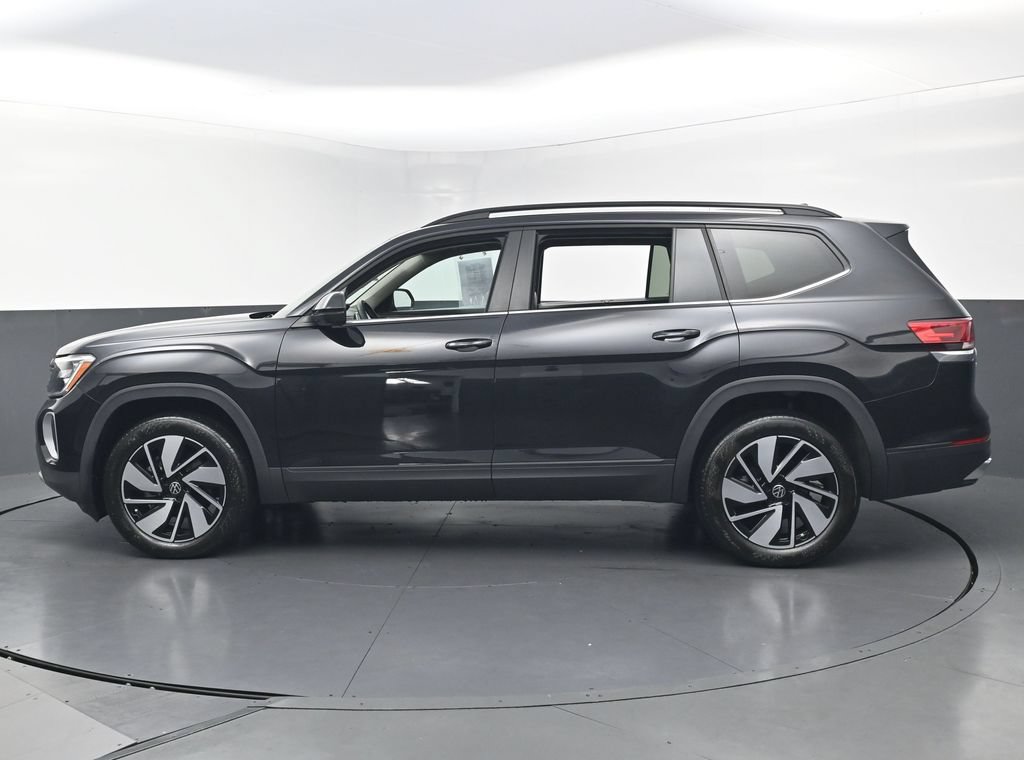 Used 2024 Volkswagen Atlas SE w/ Panoramic Sunroof Package FWD image 8
