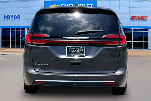 Used 2023 Chrysler Pacifica Touring-L FWD image 6
