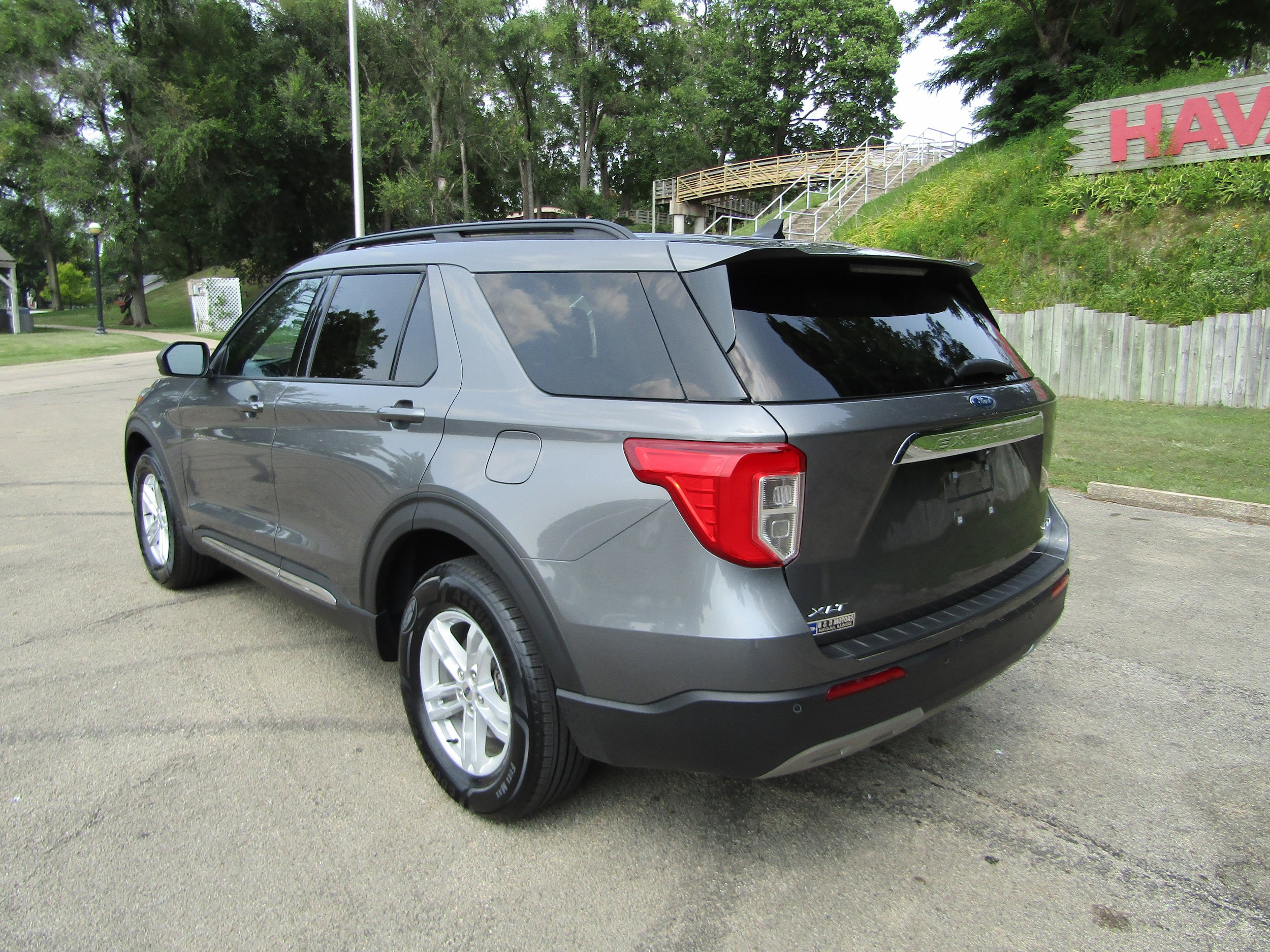Used 2024 Ford Explorer XLT w/ Equipment Group 202A AWD/4WD image 2