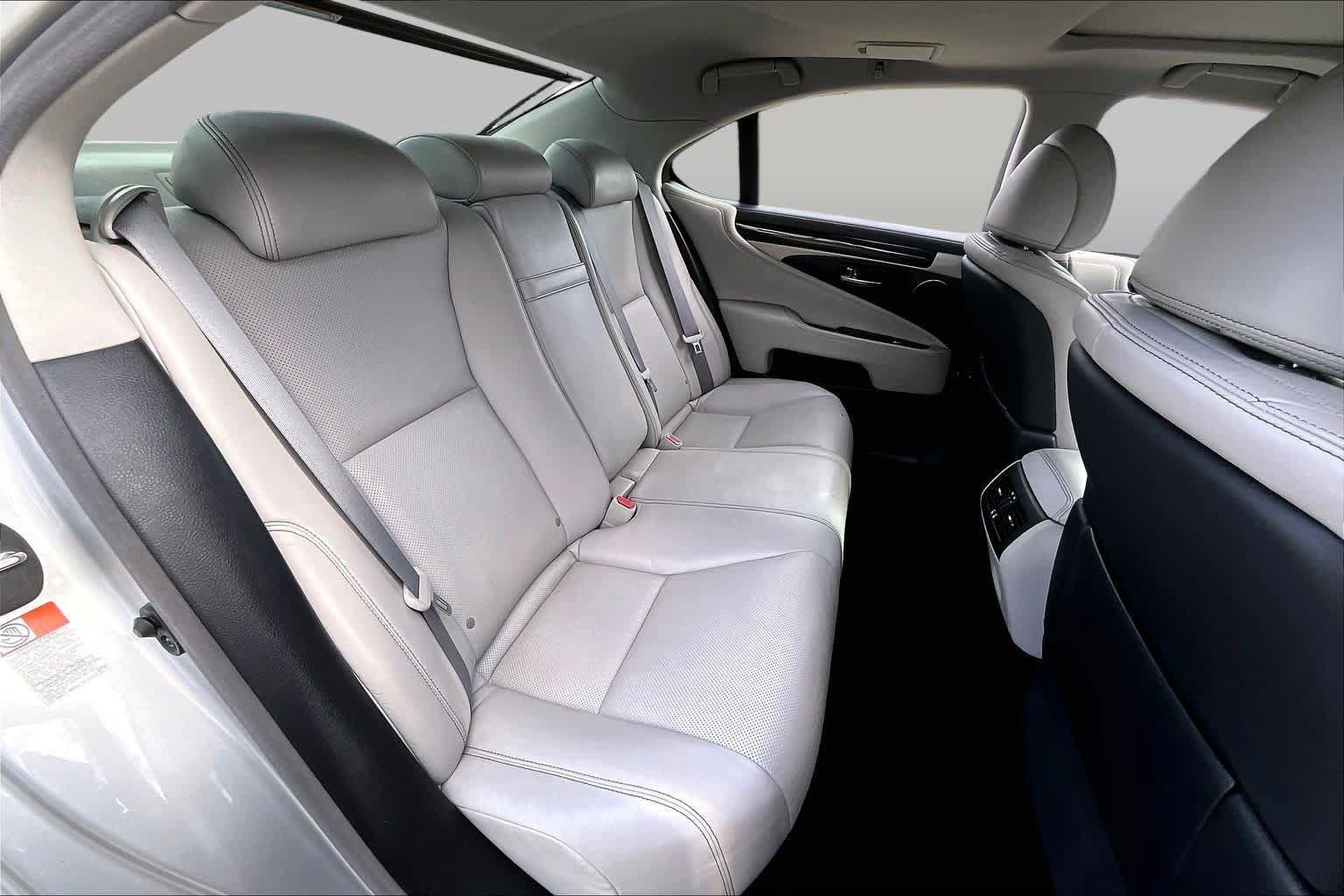 Used 2017 Lexus LS 460 w/ Comfort Package RWD image 17