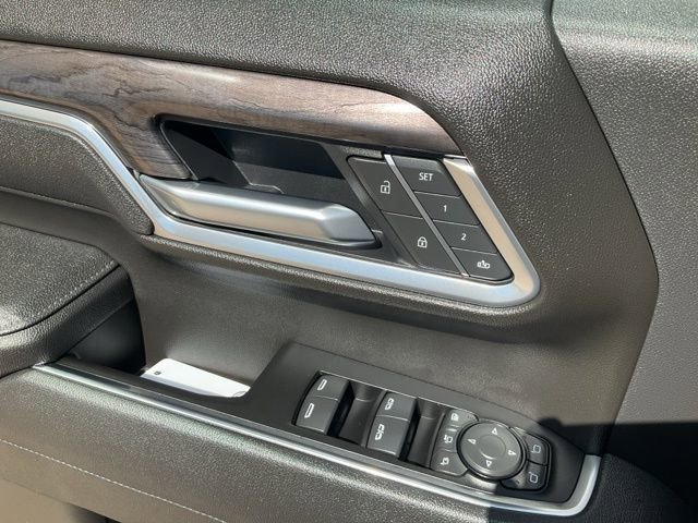 Used 2025 Chevrolet Silverado 2500 LTZ w/ LTZ Plus Package image 5