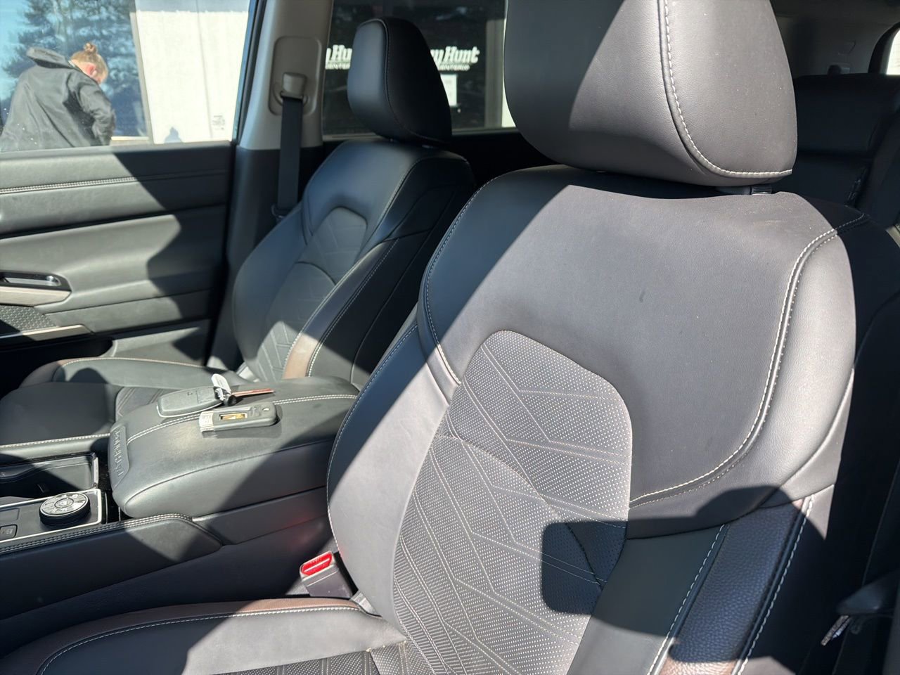 Used 2024 Nissan Pathfinder Platinum w/ Cargo Package image 3