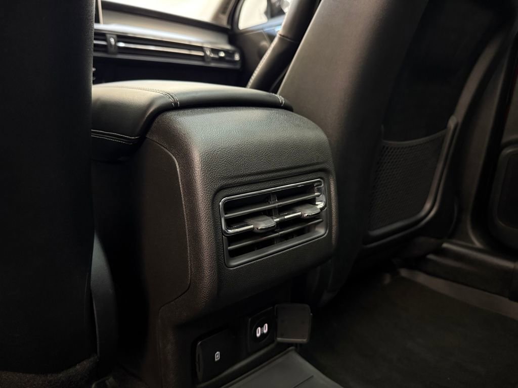 Used 2025 Lincoln Corsair AWD w/ Equipment Group 101A image 18