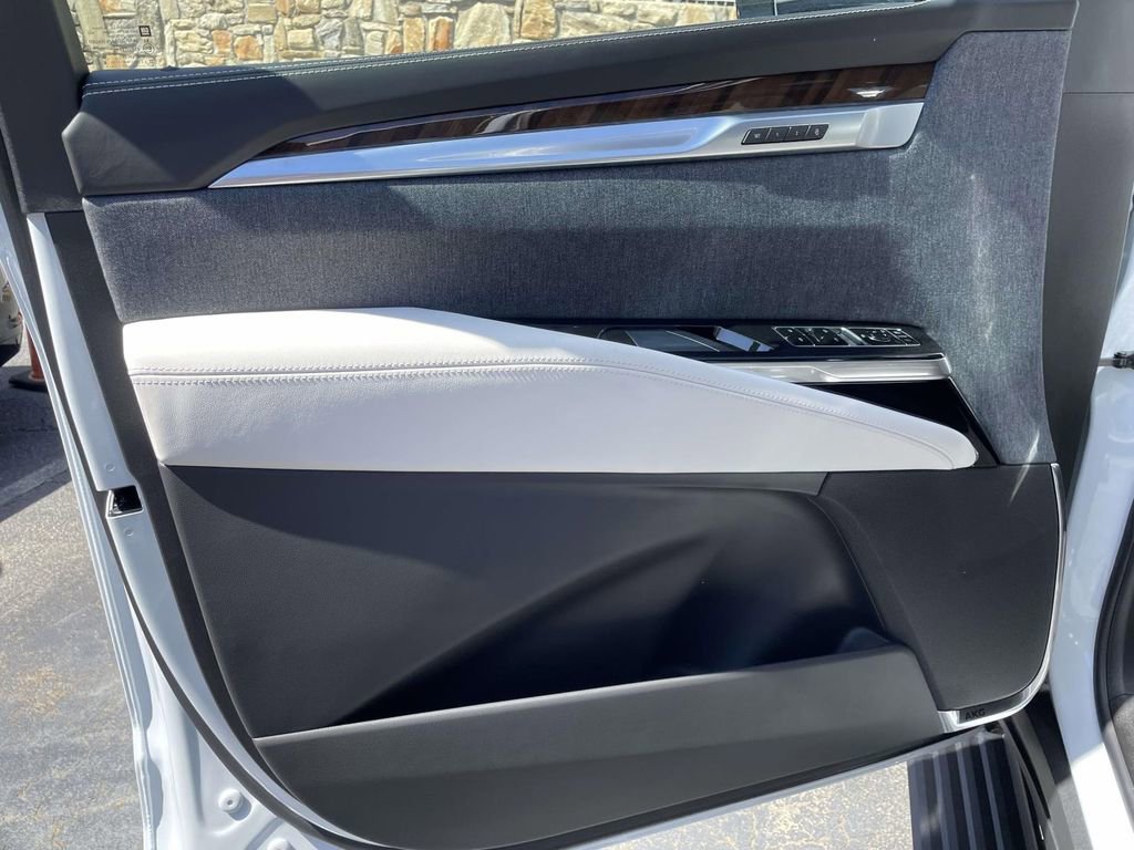 New 2026 Cadillac Escalade ESV Platinum Sport w/ LPO, ONYX Package image 17