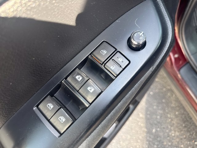 Used 2019 Toyota Highlander LE AWD/4WD image 12
