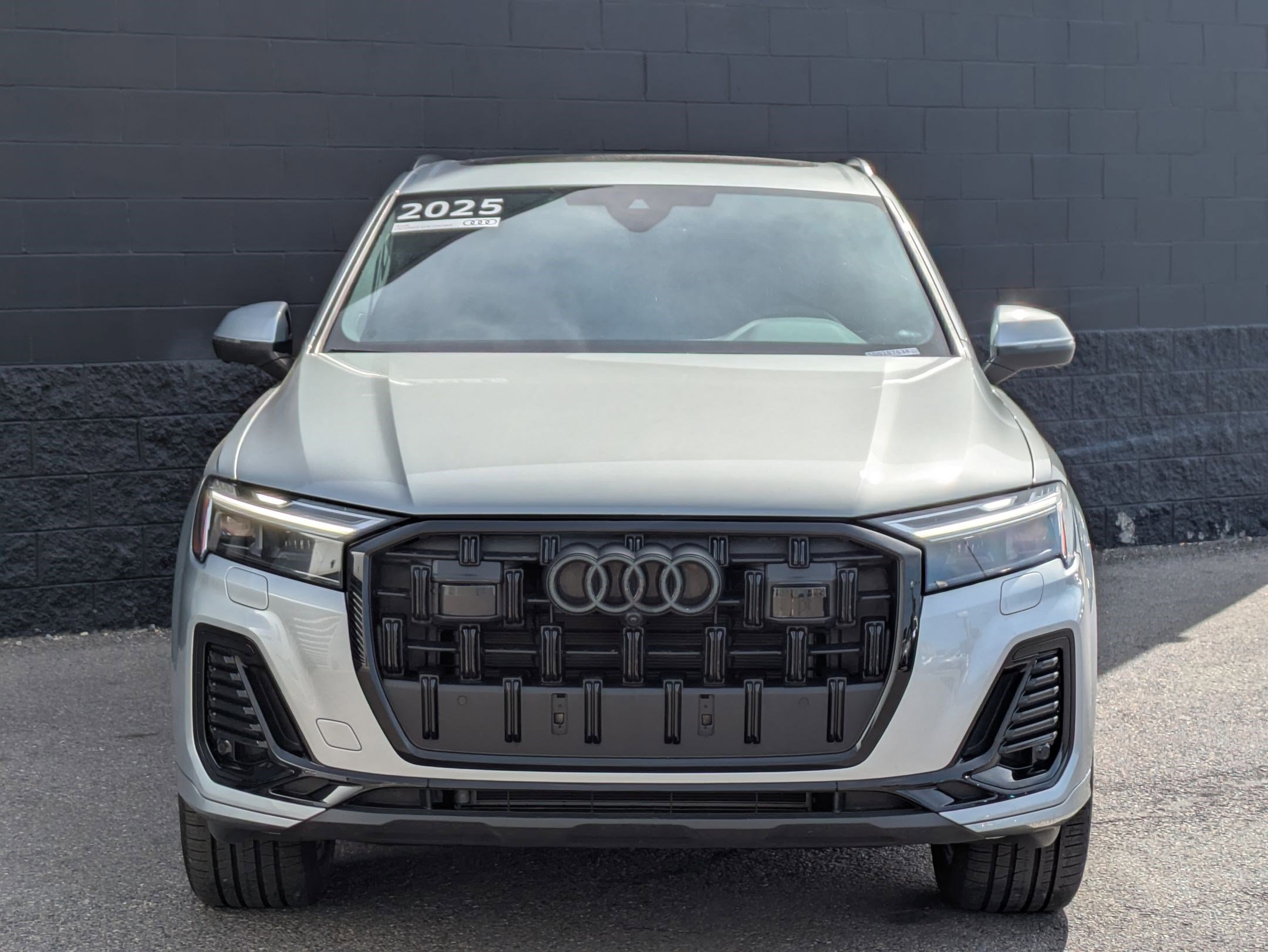 Certified 2025 Audi Q7 2.0T Premium w/ Convenience Plus Package AWD/4WD image 2