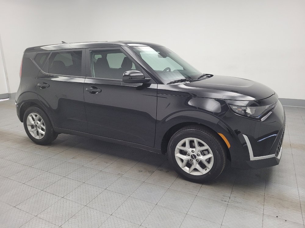 Used 2025 Kia Soul LX image 11