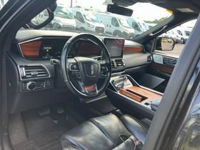 Used 2019 Lincoln Navigator Reserve AWD/4WD image 7