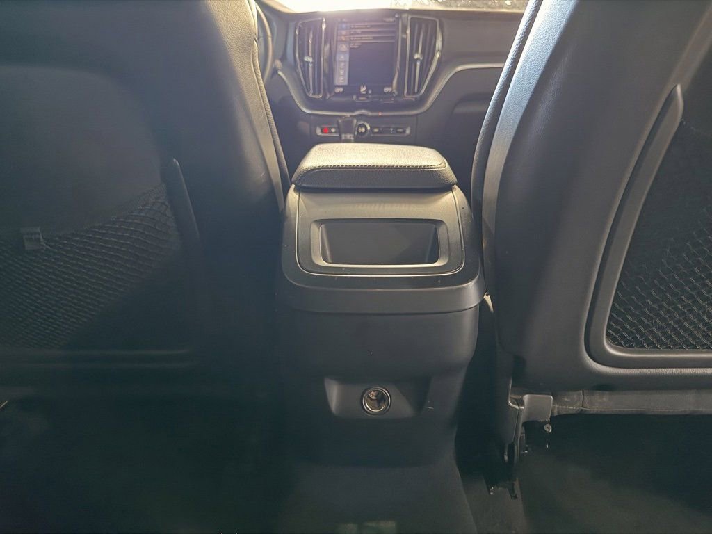 Used 2018 Volvo XC60 T5 Momentum image 27