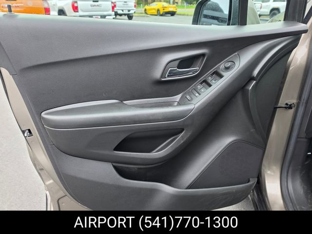 Certified 2022 Chevrolet Trax LT w/ LT Convenience Package image 19