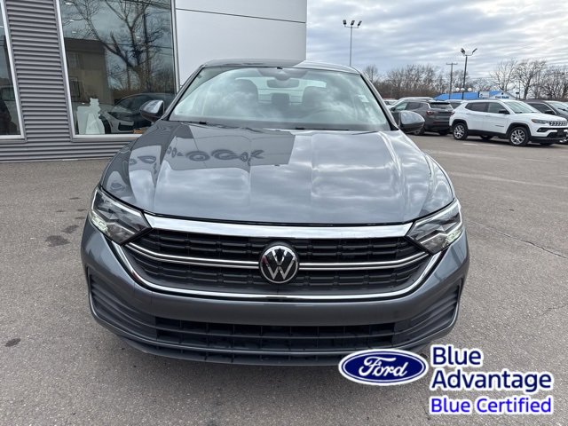 Used 2024 Volkswagen Jetta SE image 3