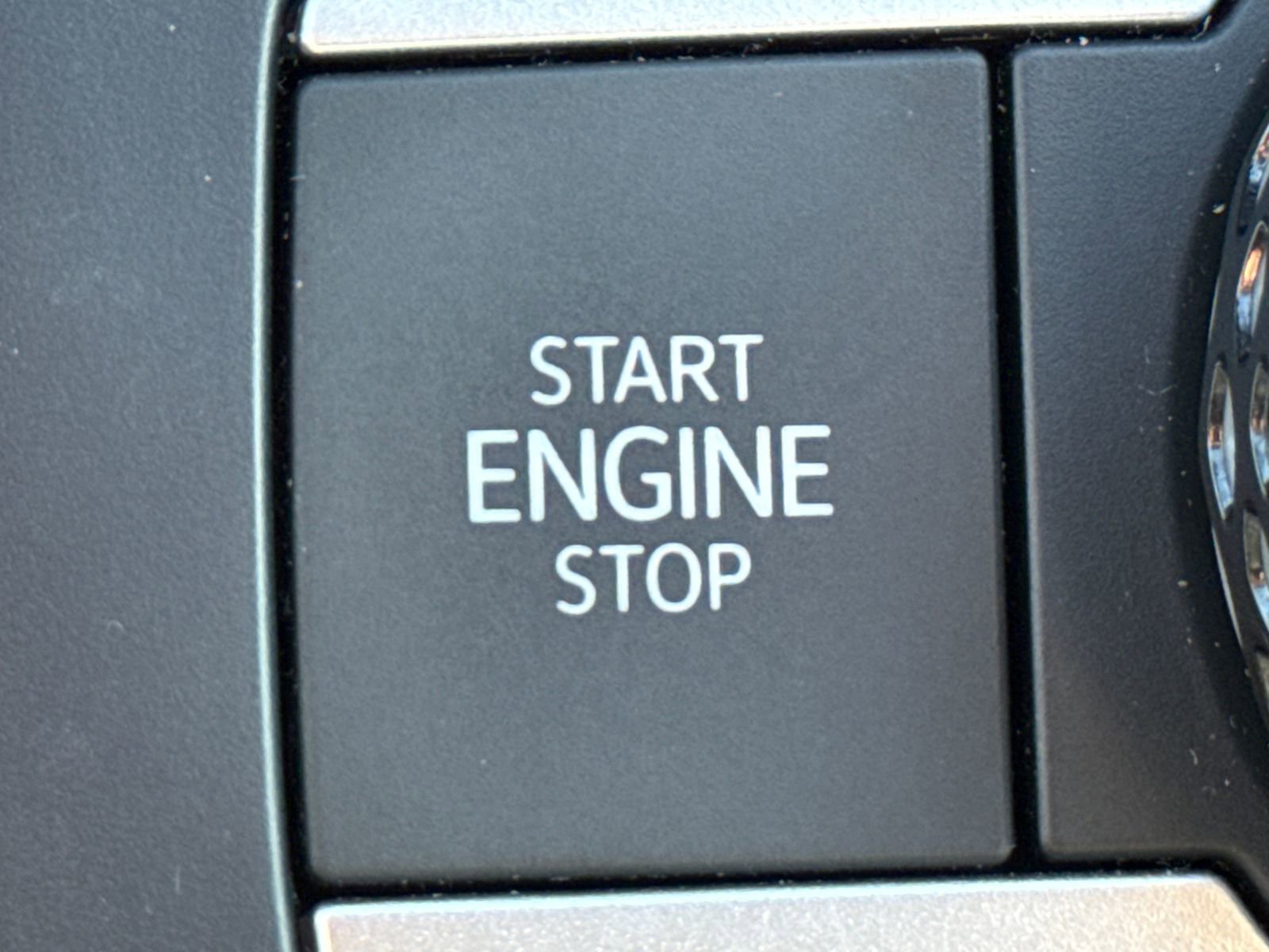 Used 2025 Volkswagen Tiguan SE image 34