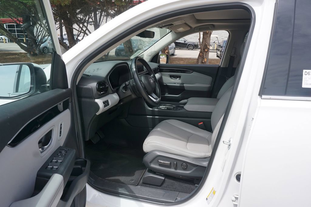 Used 2024 Honda Pilot Touring image 2