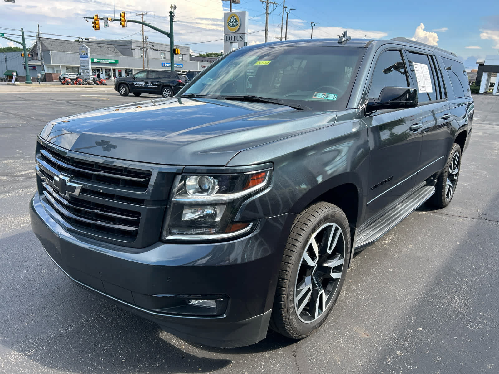 Used 2019 Chevrolet Suburban Premier AWD/4WD image 19