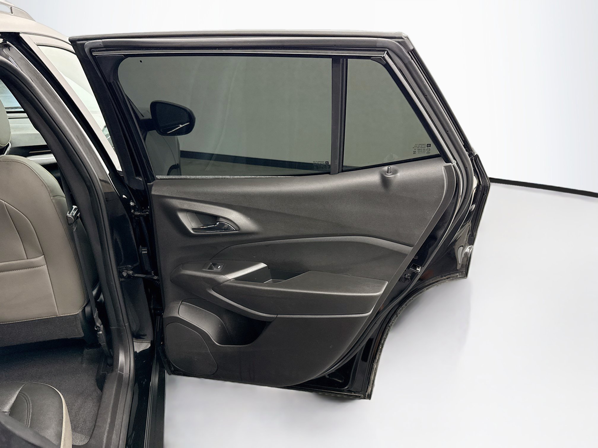 Used 2025 Chevrolet Trax ACTIV w/ Sunroof Package FWD image 29