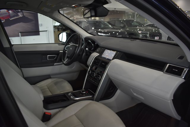Used 2019 Land Rover Discovery Sport HSE AWD/4WD image 27