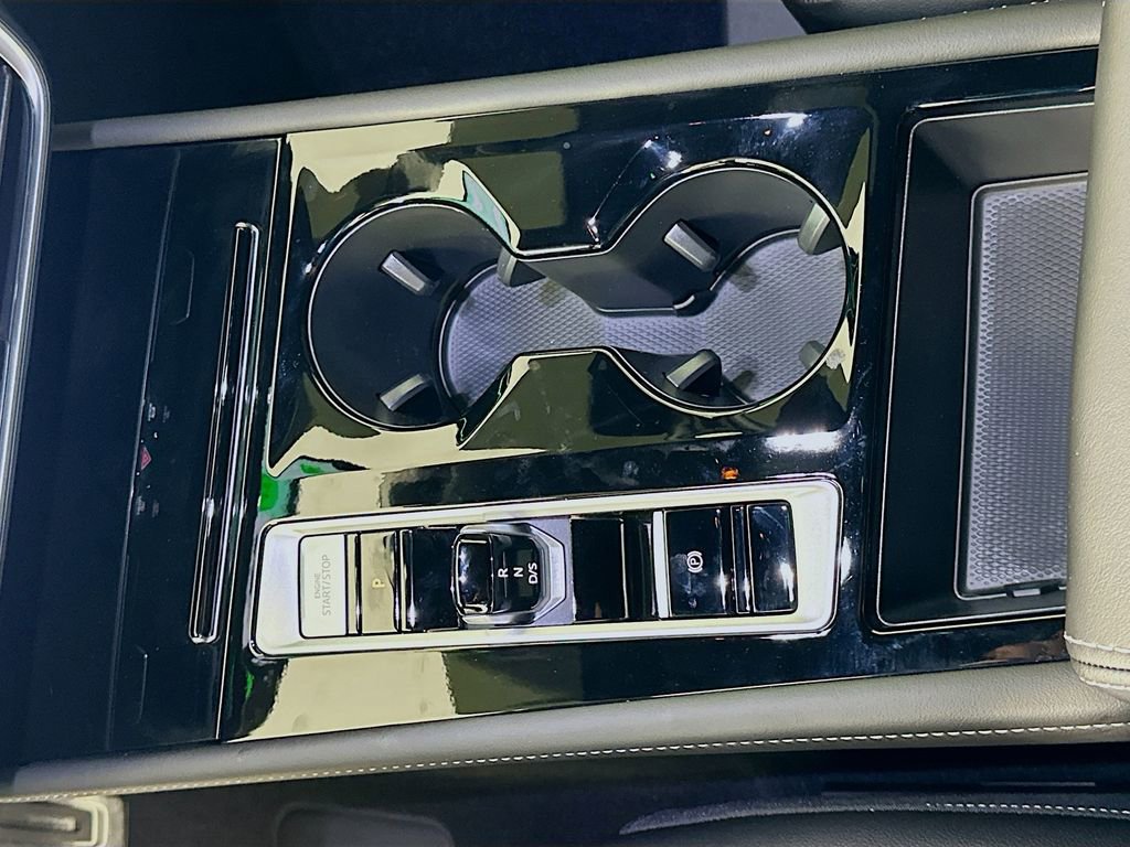 Used 2025 Volkswagen Atlas Cross Sport SEL Premium R-Line image 17