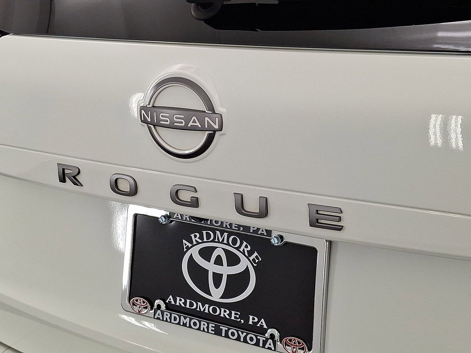 Used 2024 Nissan Rogue S image 23