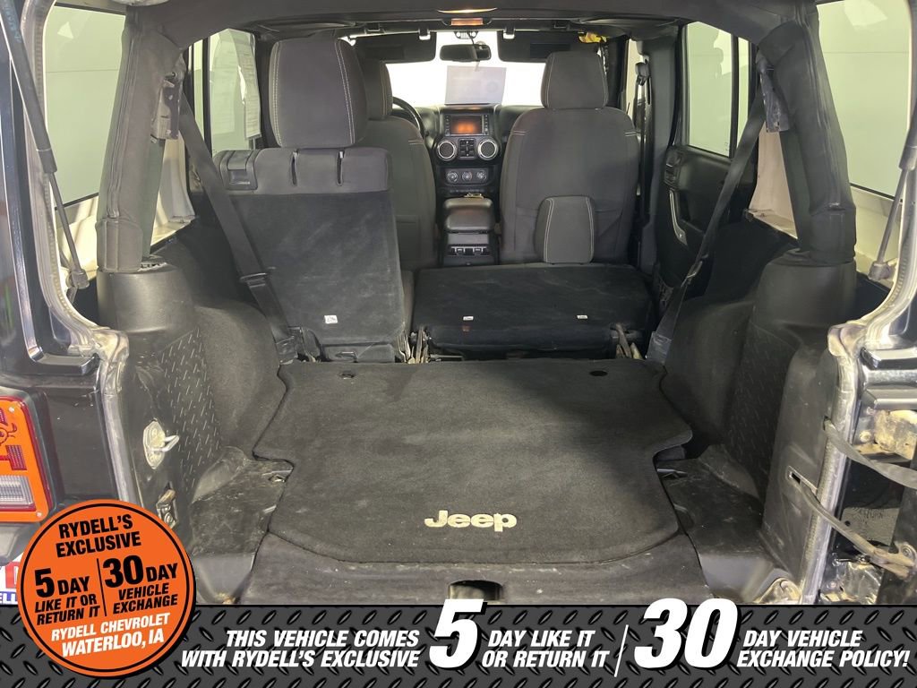 Used 2016 Jeep Wrangler Unlimited Sahara w/ Connectivity Group image 19