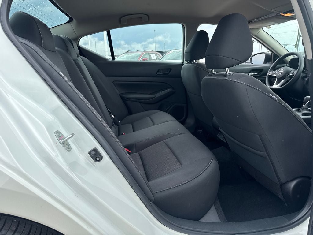 Used 2025 Nissan Altima 2.5 SV FWD image 11