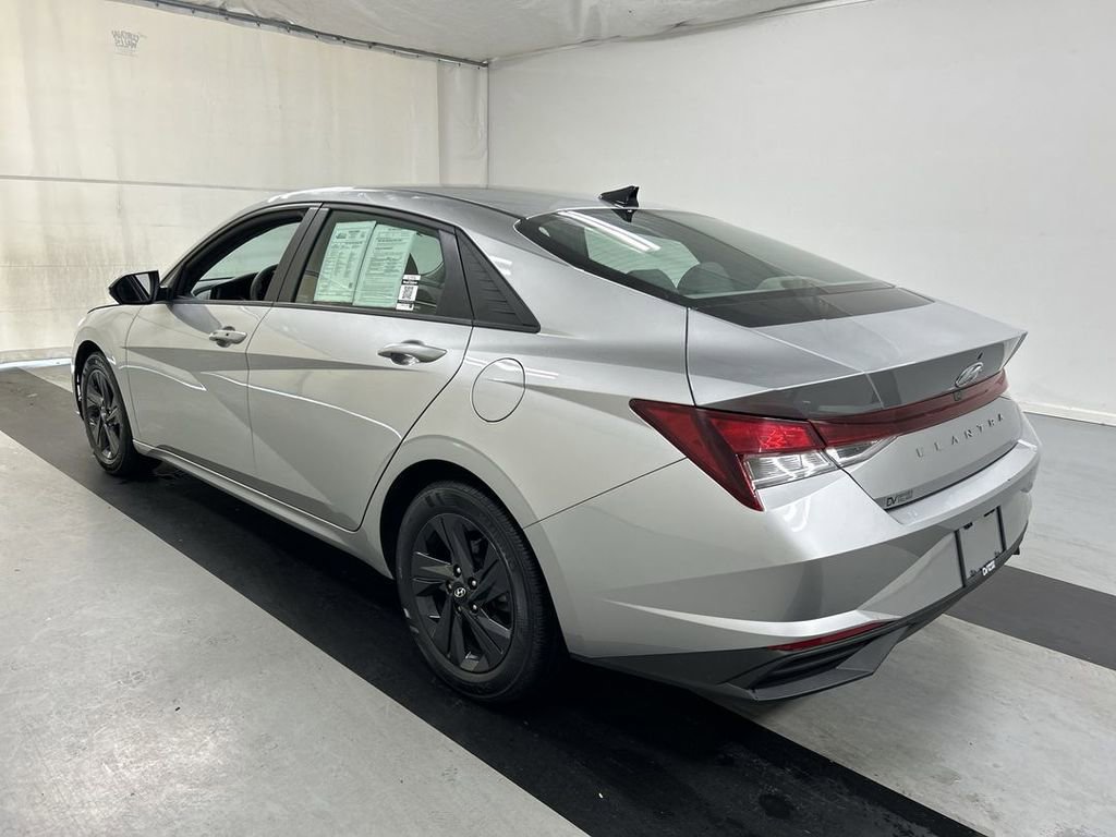 Used 2023 Hyundai Elantra SEL w/ Cargo Package FWD image 7