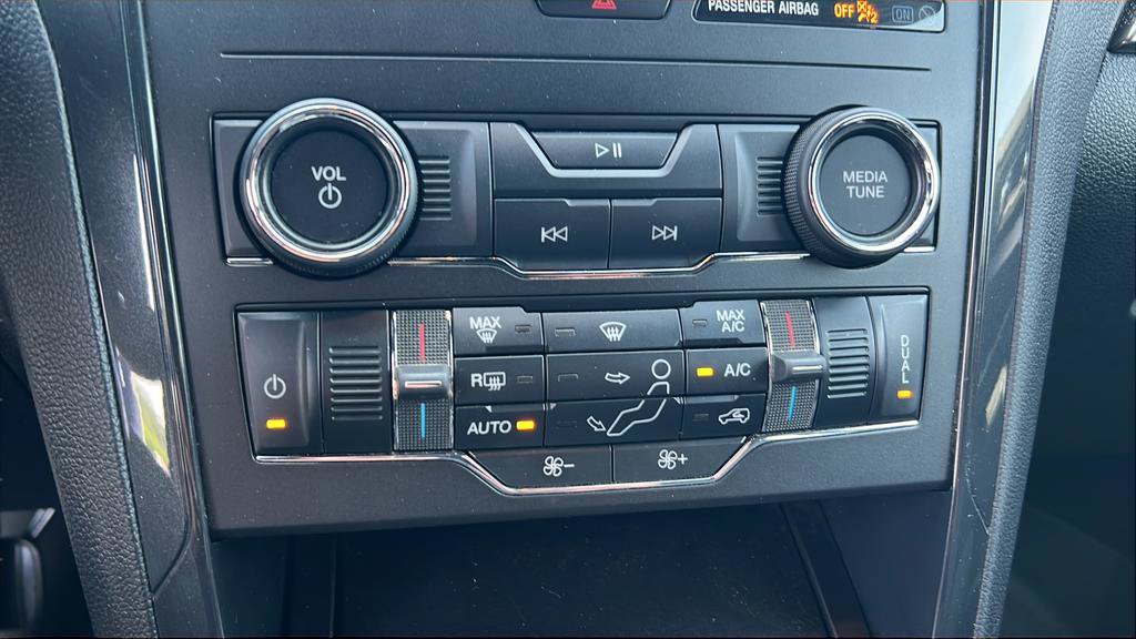 Used 2018 Ford Explorer XLT w/ Equipment Group 201A AWD/4WD image 23