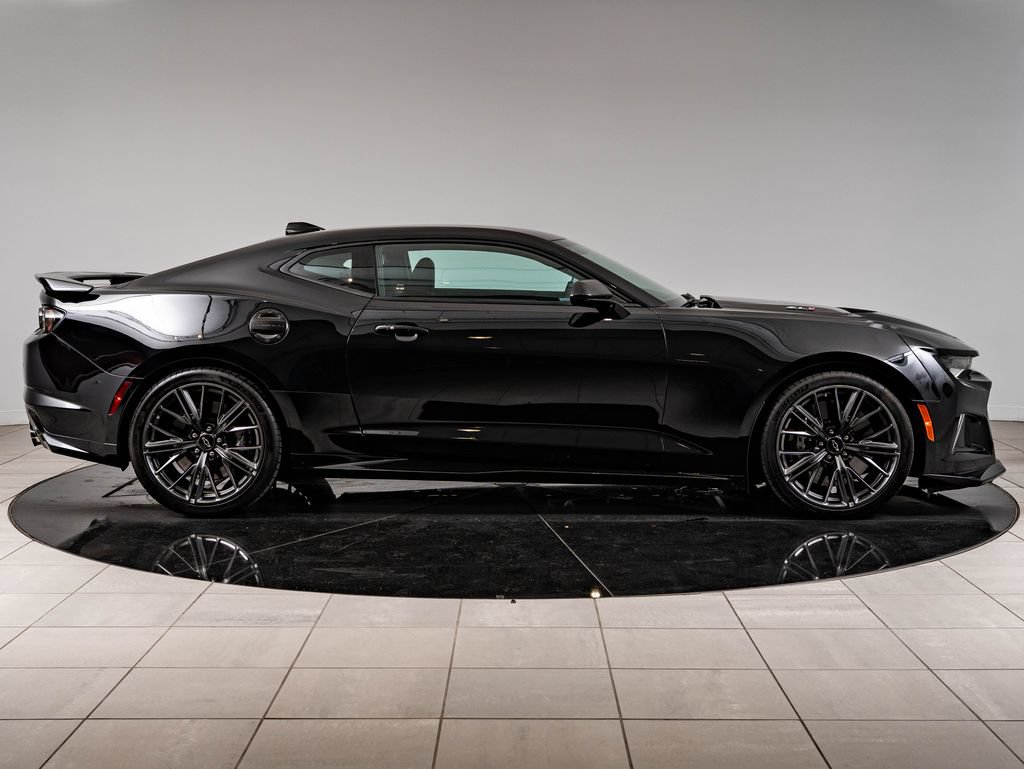 Used 2021 Chevrolet Camaro ZL1 RWD image 11
