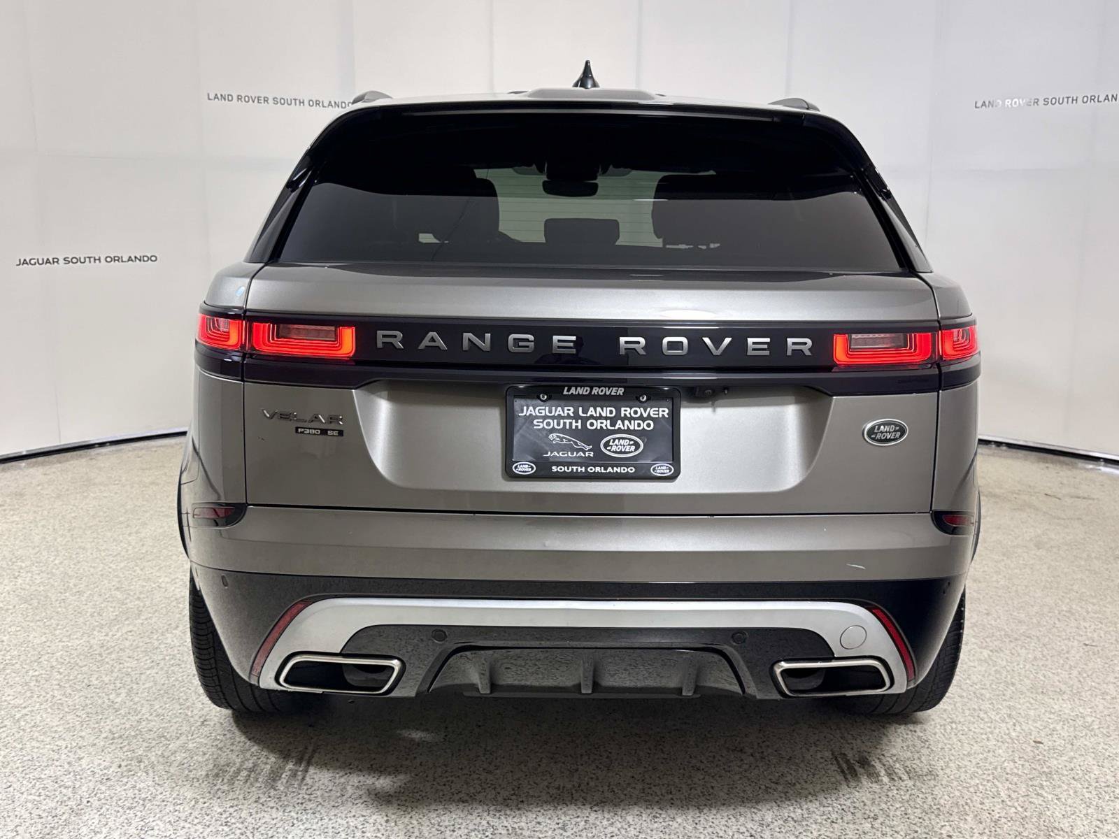 Used 2018 Land Rover Range Rover Velar R-Dynamic SE AWD/4WD image 4
