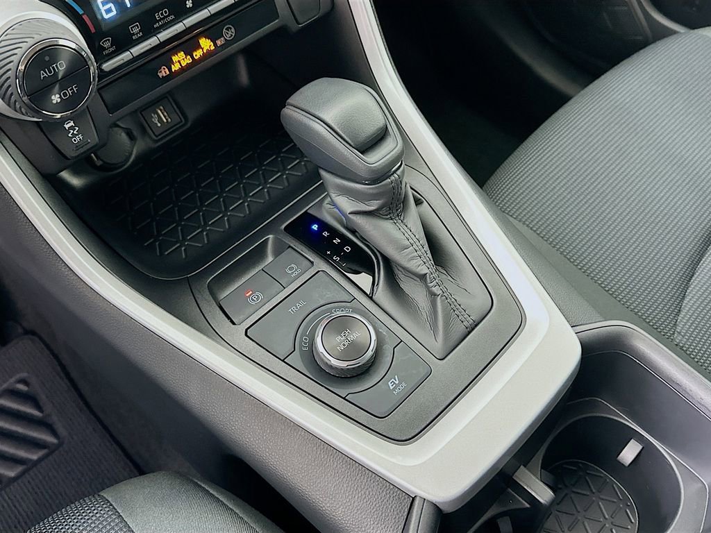 Certified 2025 Toyota RAV4 LE image 16