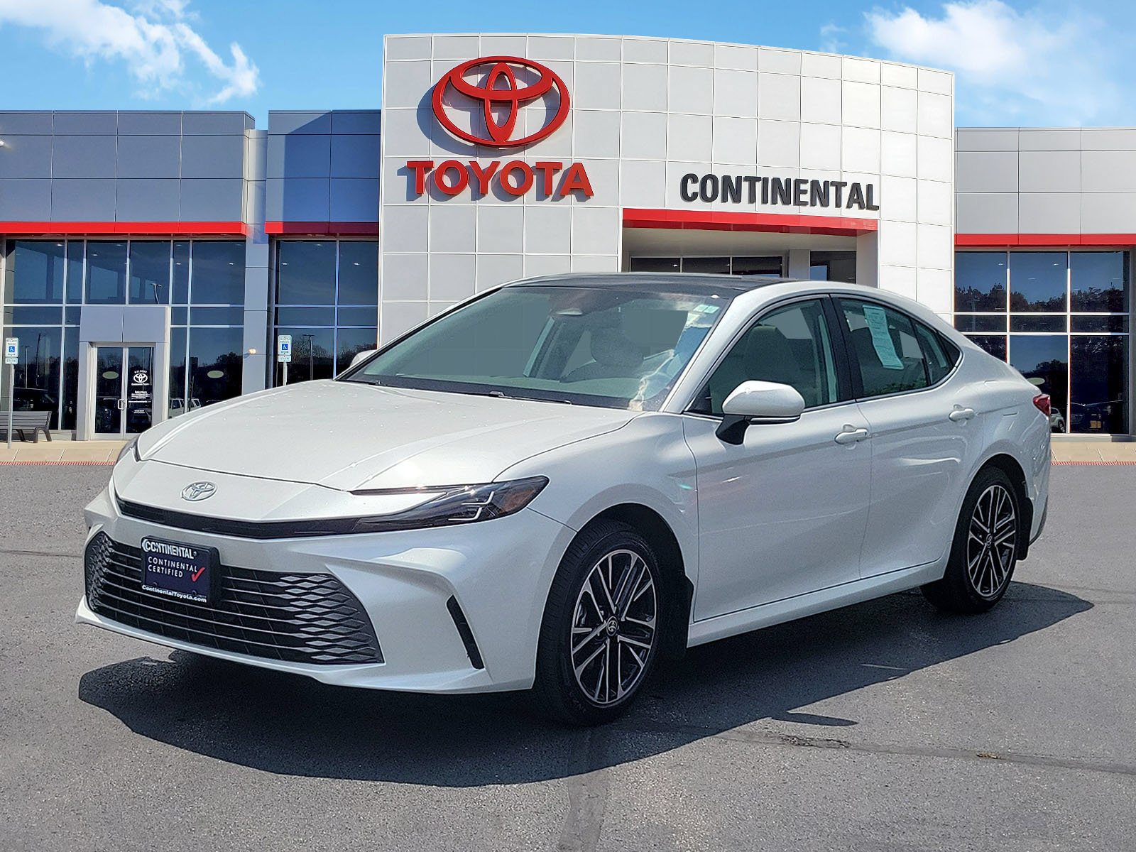 Used 2026 Toyota Camry XLE AWD/4WD image 3