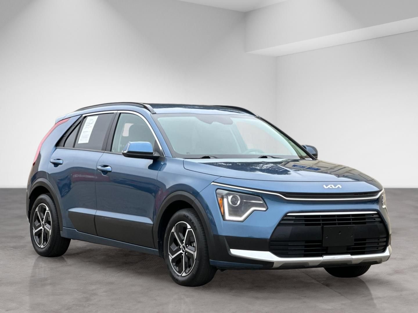 Used 2024 Kia Niro EX FWD image 8