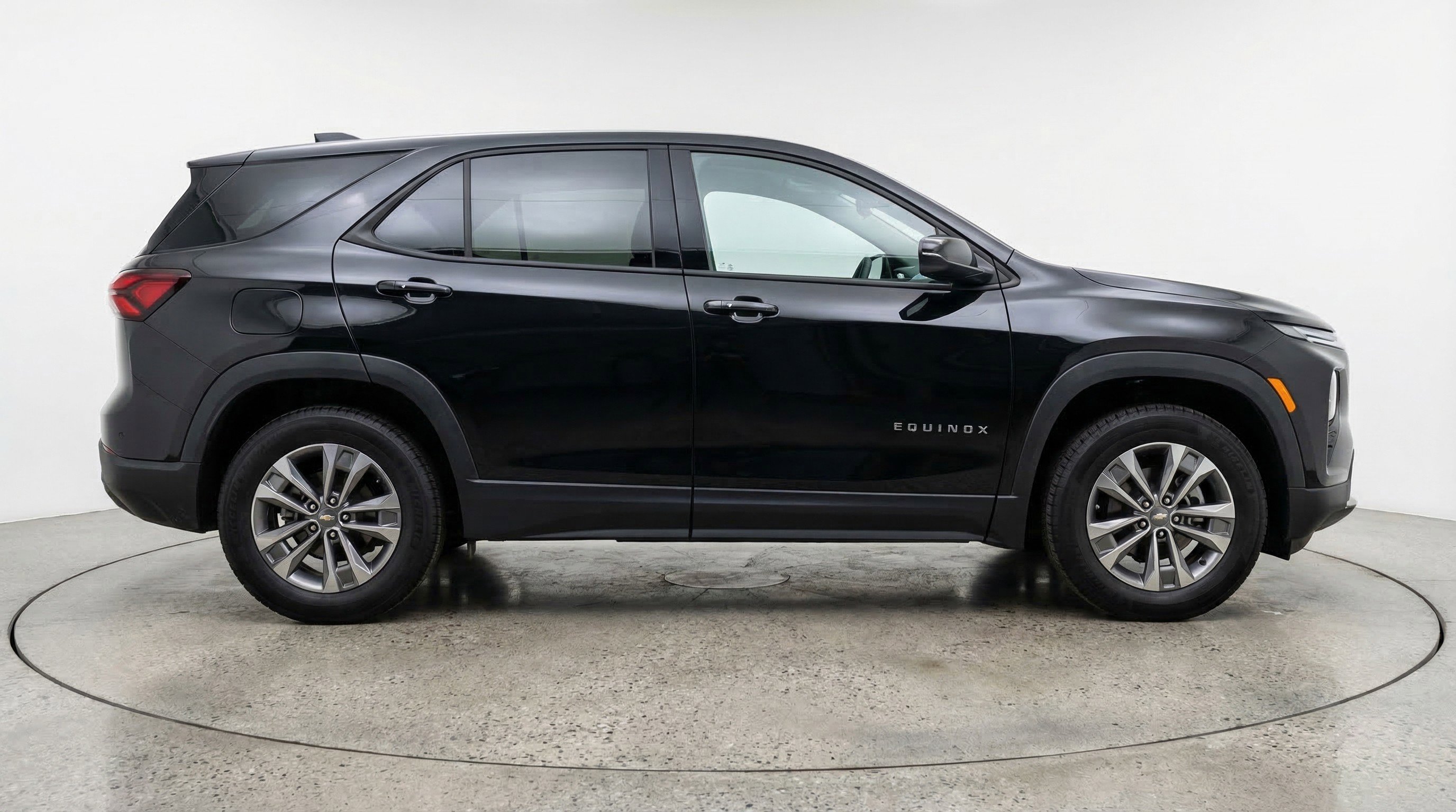 Used 2025 Chevrolet Equinox LT AWD/4WD image 11