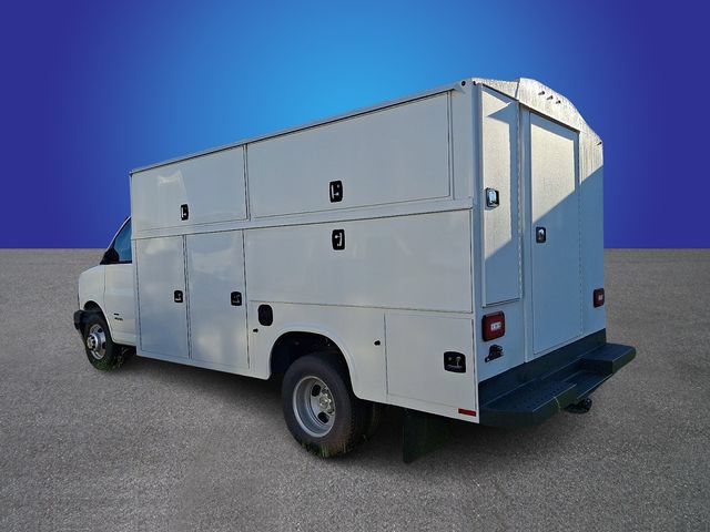 New 2024 Chevrolet Express 4500 RWD image 2