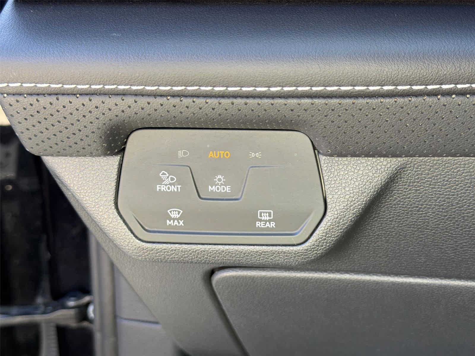 Used 2024 Volkswagen Atlas SE FWD image 38