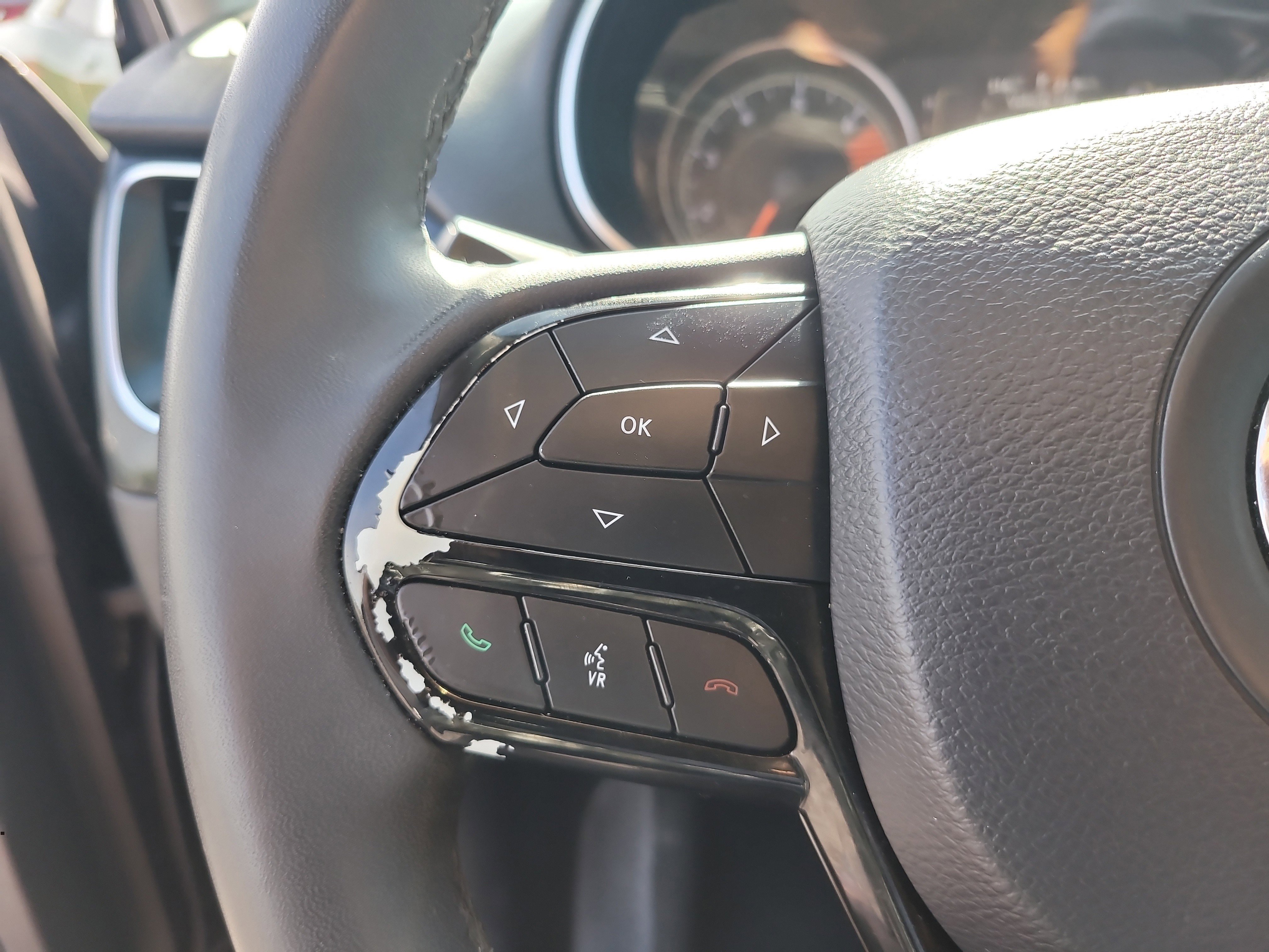 Used 2020 Jeep Cherokee Latitude Plus image 27