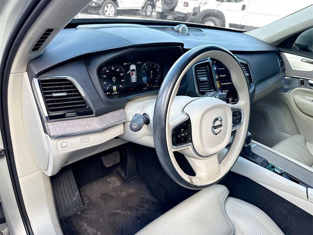 Used 2022 Volvo XC90 T6 Inscription w/ Lounge Package image 10