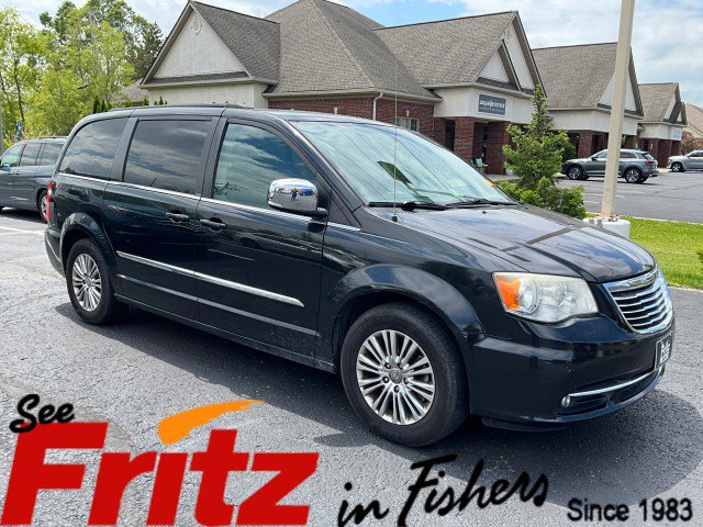 Used 2013 Chrysler Town & Country Touring-L FWD image 1