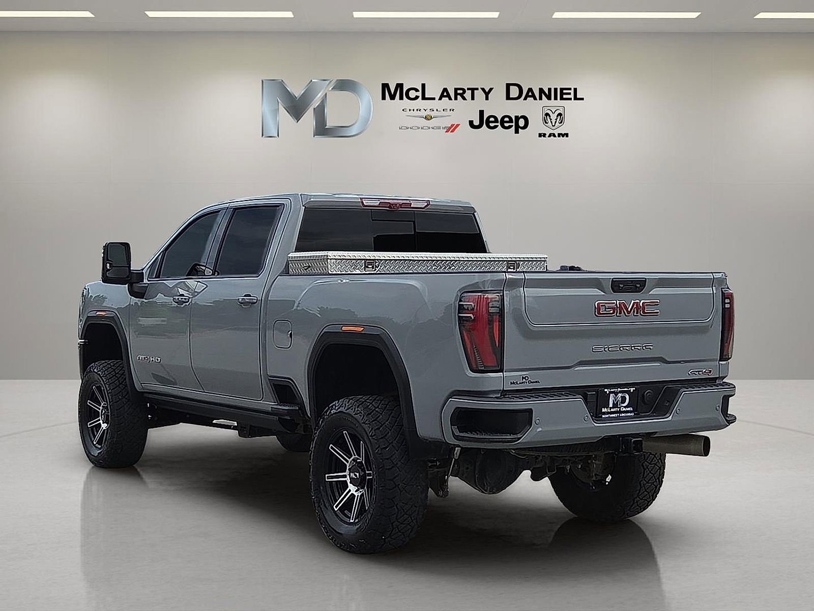 Used 2025 GMC Sierra 2500 AT4 w/ AT4 Premium Plus Package AWD/4WD image 4